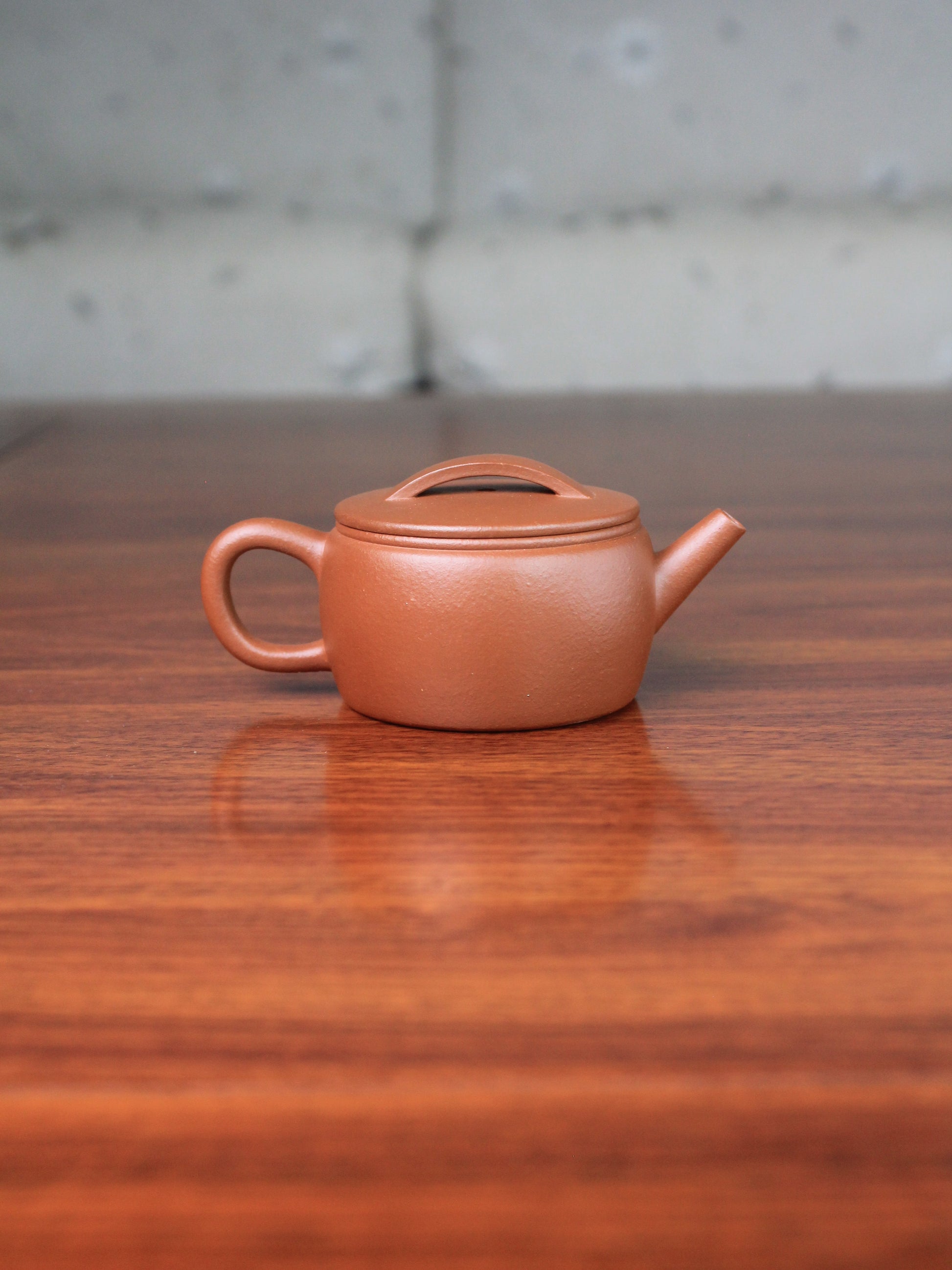 Back view of the zhuni teapot named han wa