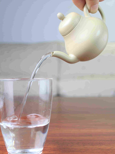 Perfect pour of the zisha teapot
