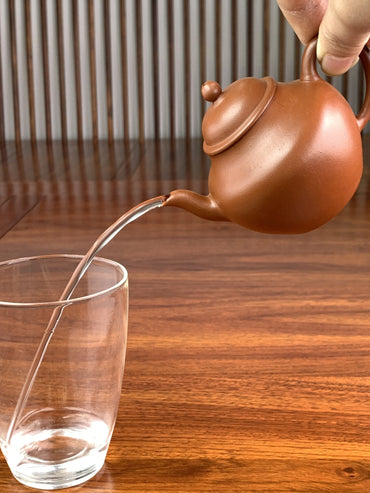 the perfect pour of the yixing zisha teapot