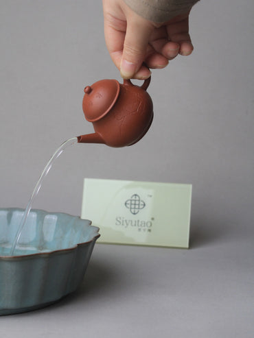 the perfect pour of the zisha teapot