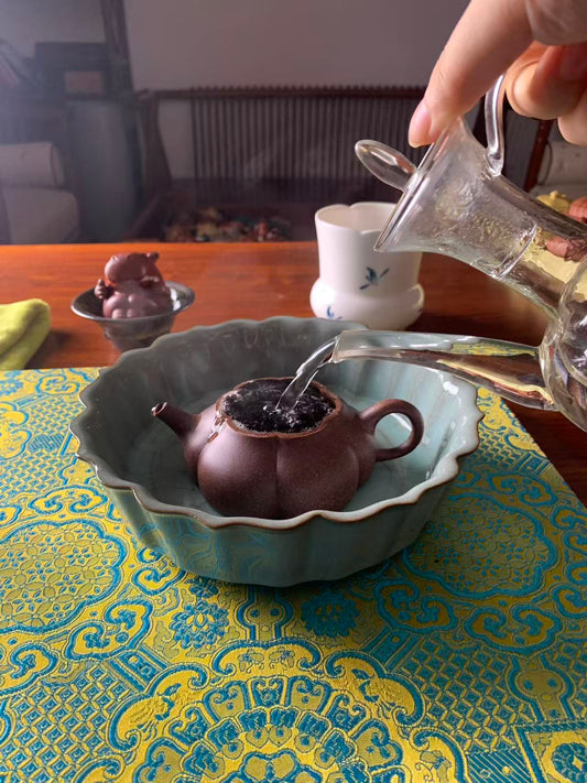 brew tea with yixing teapot