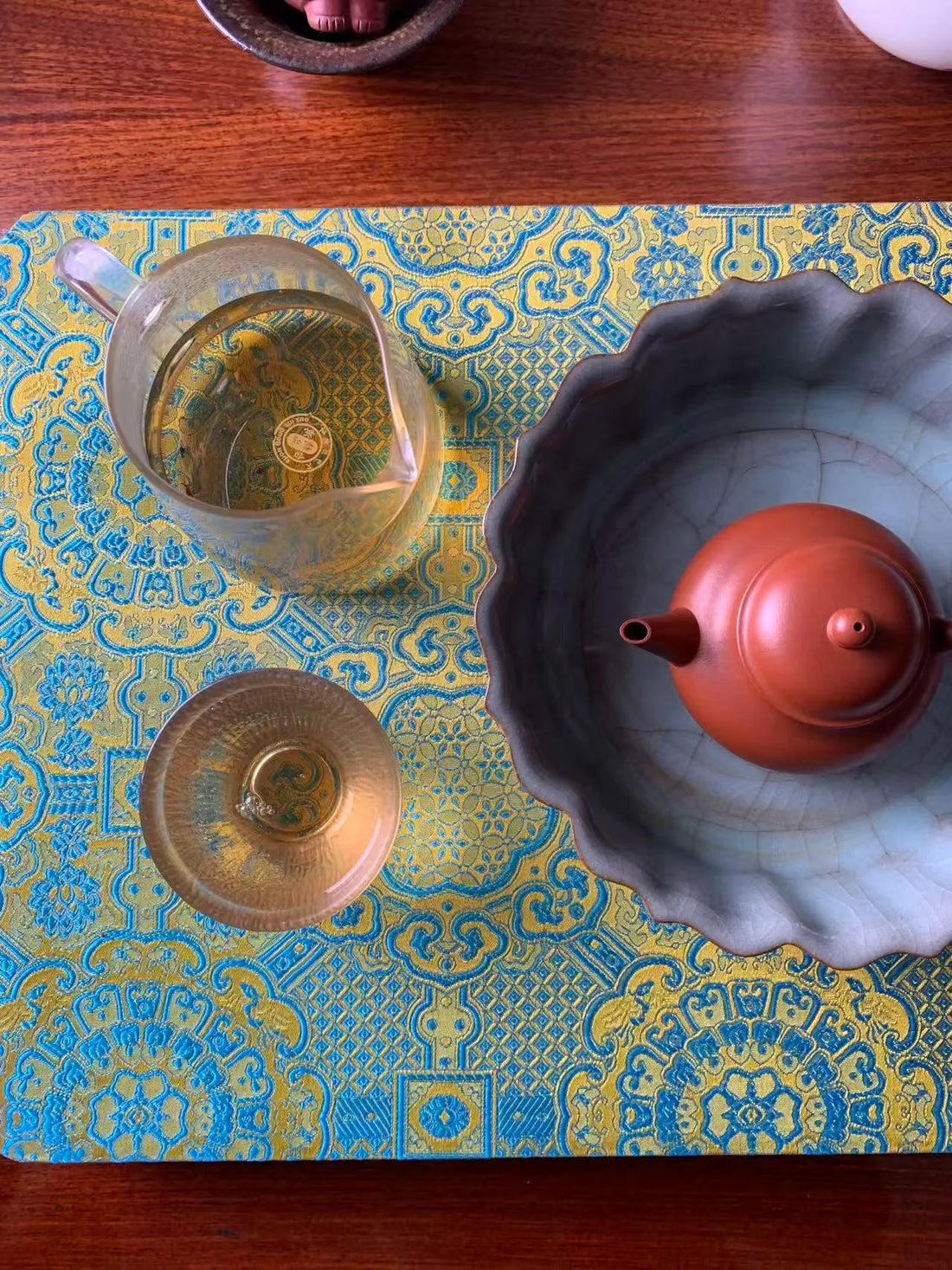 brew tea in yixing teapot