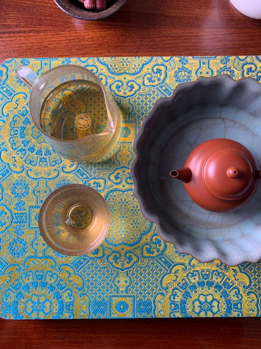 brew tea in yixing teapot