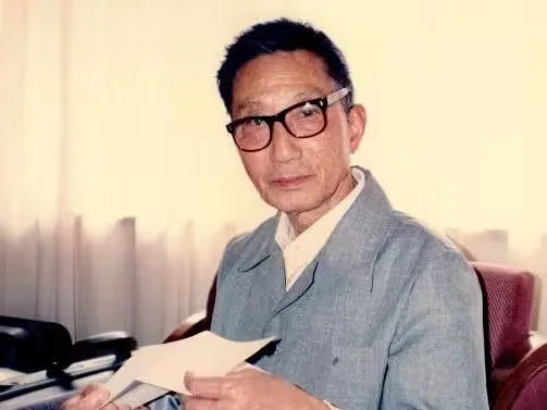 Yixing teapot master Gu Jingzhou
