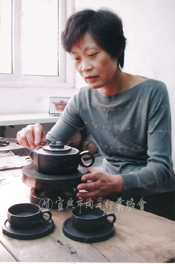 Yixing teapot artist Cao Yanping