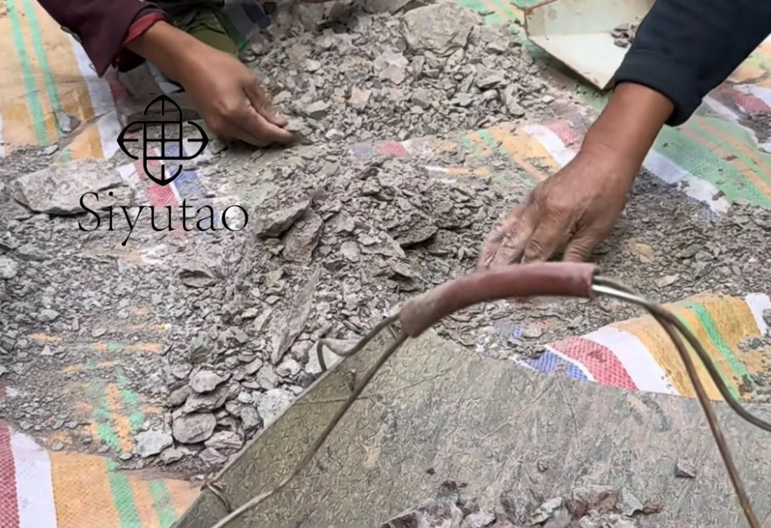 workers from Siyutao are picking up authentic yixing zisha ore