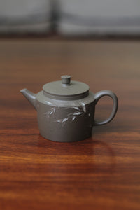 Clay teapot snow bamboo Front