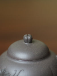 Collectible Teapot Named Qiu Qu details