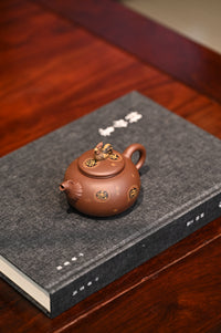 Yixing teapot Golden Rooster 200ml full handmade