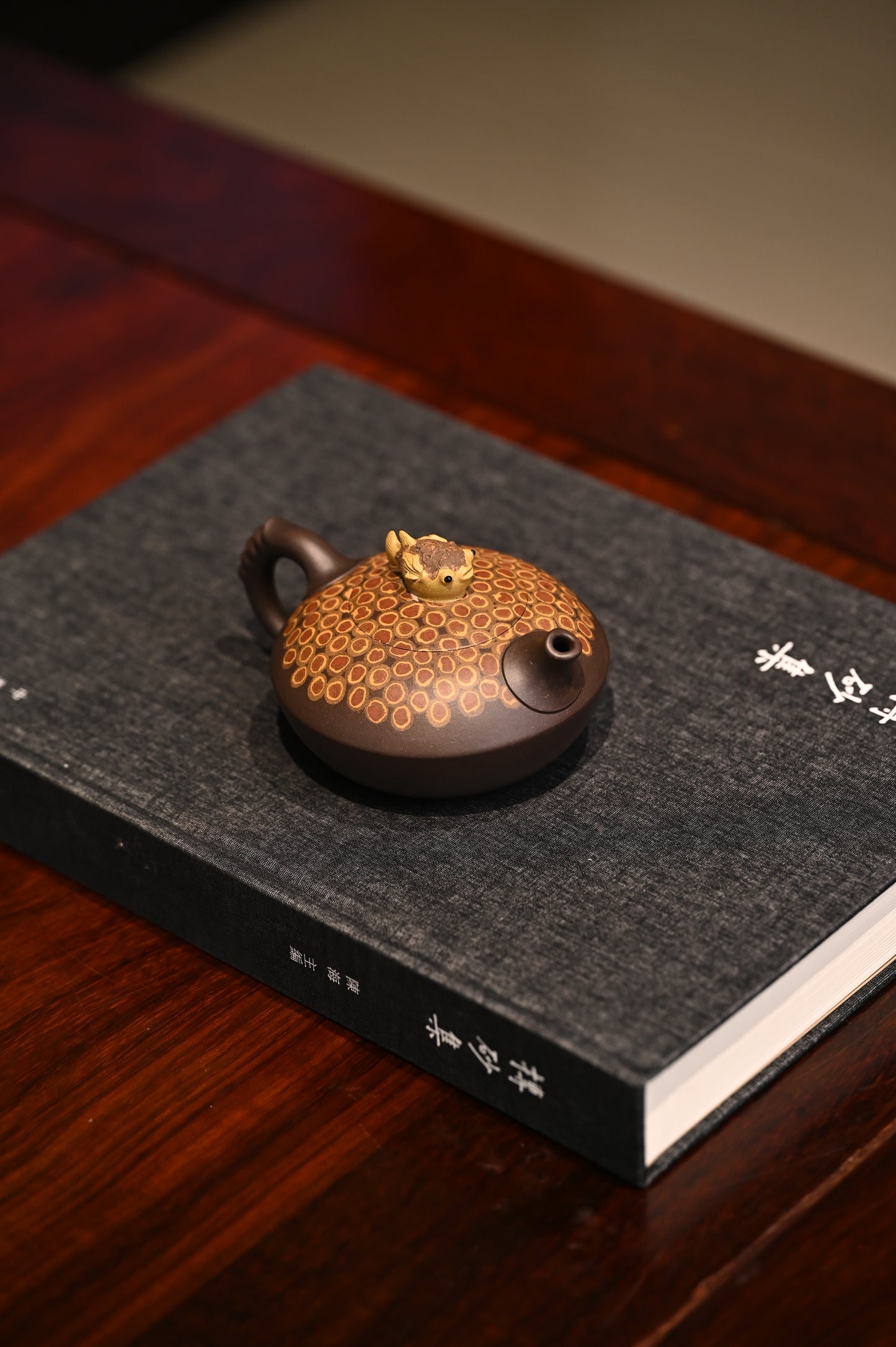 Artwork Yixing teapot Underwater World 200ml fully handmade