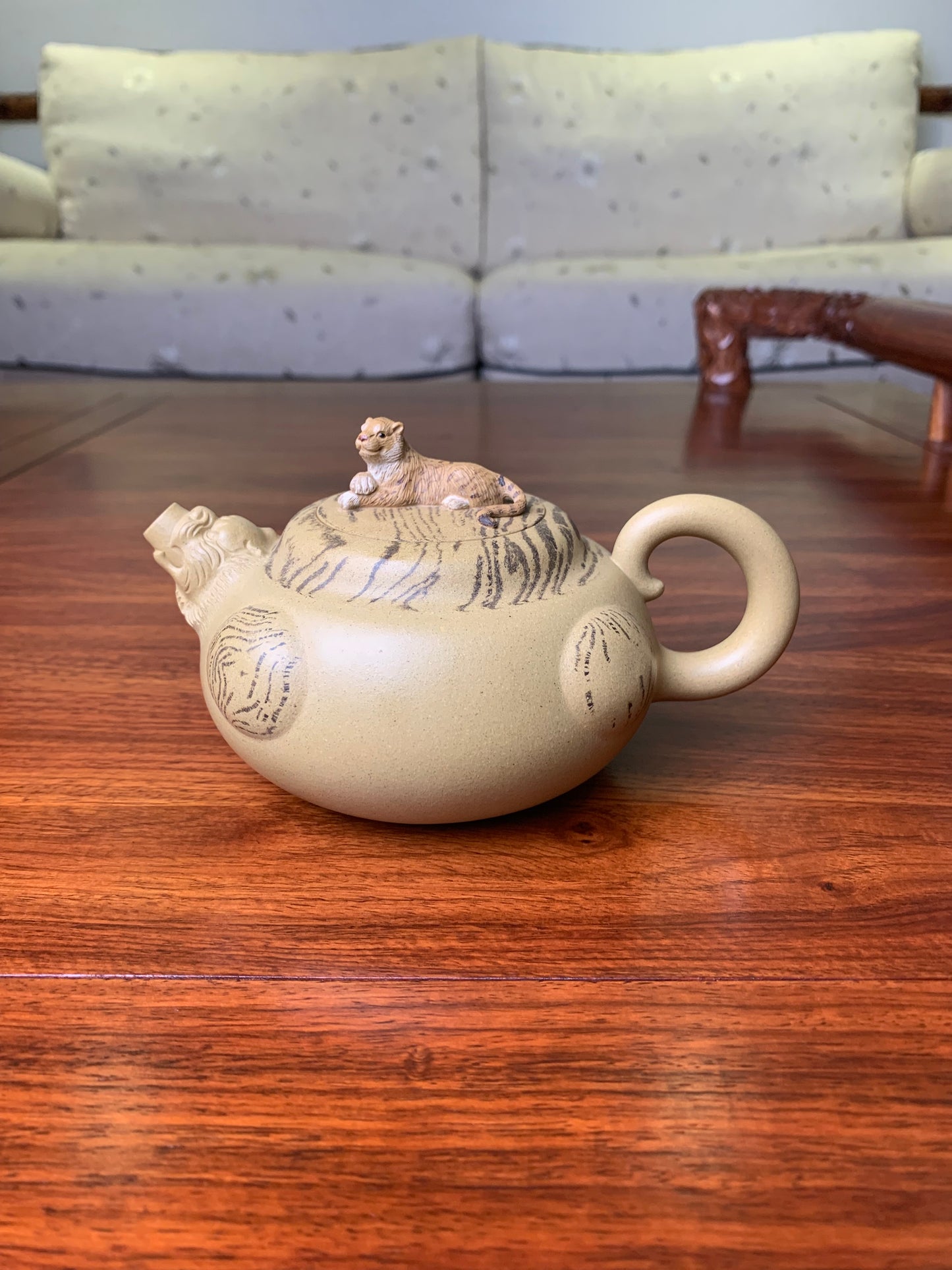 Artwork Yixing teapot tiger 300ml fully handmade