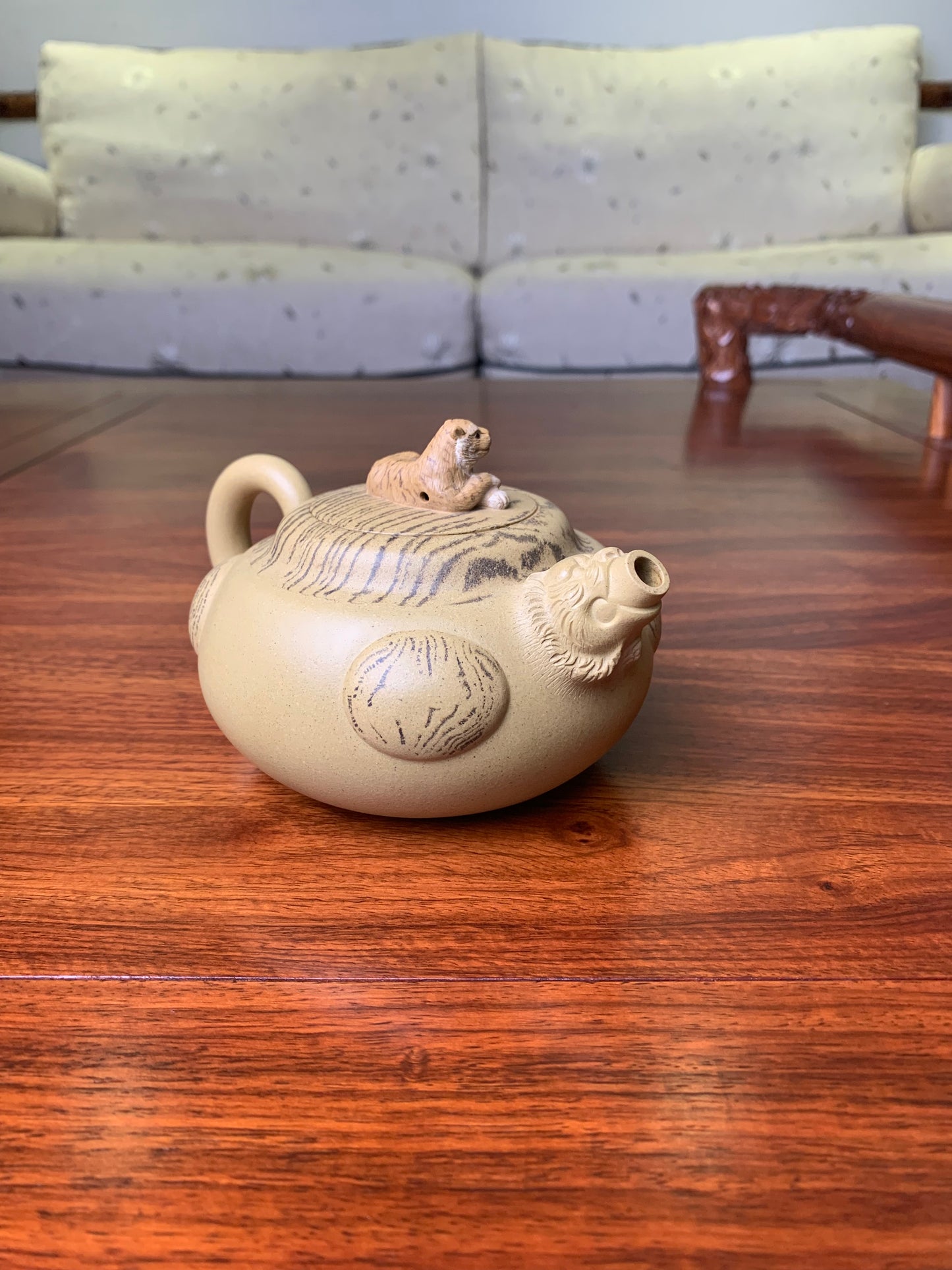 Artwork Yixing teapot tiger 300ml fully handmade