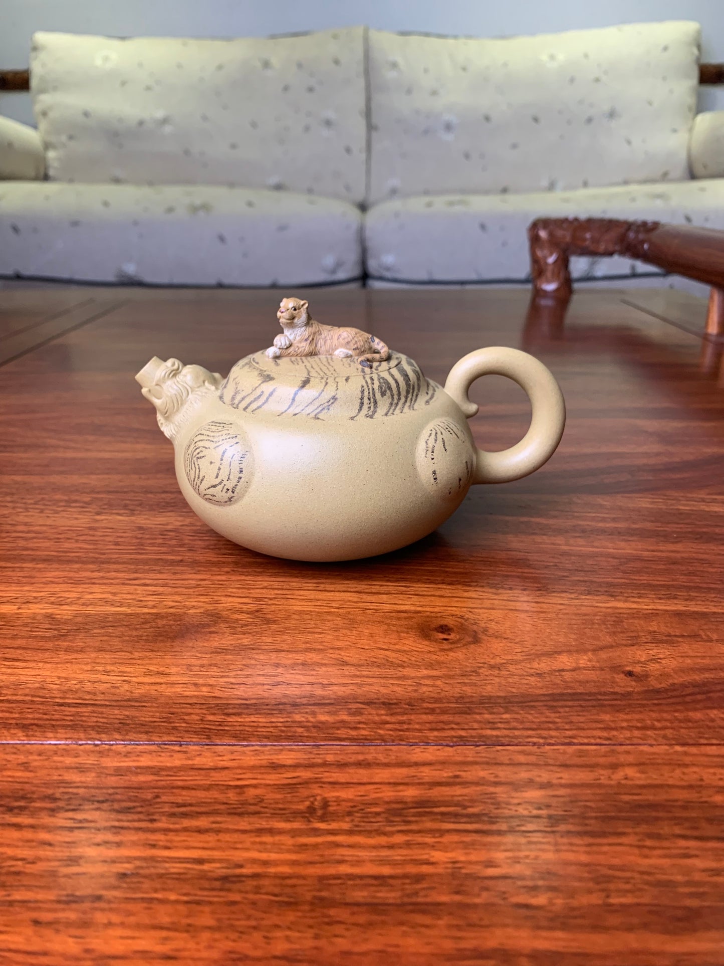 Artwork Yixing teapot tiger 300ml fully handmade