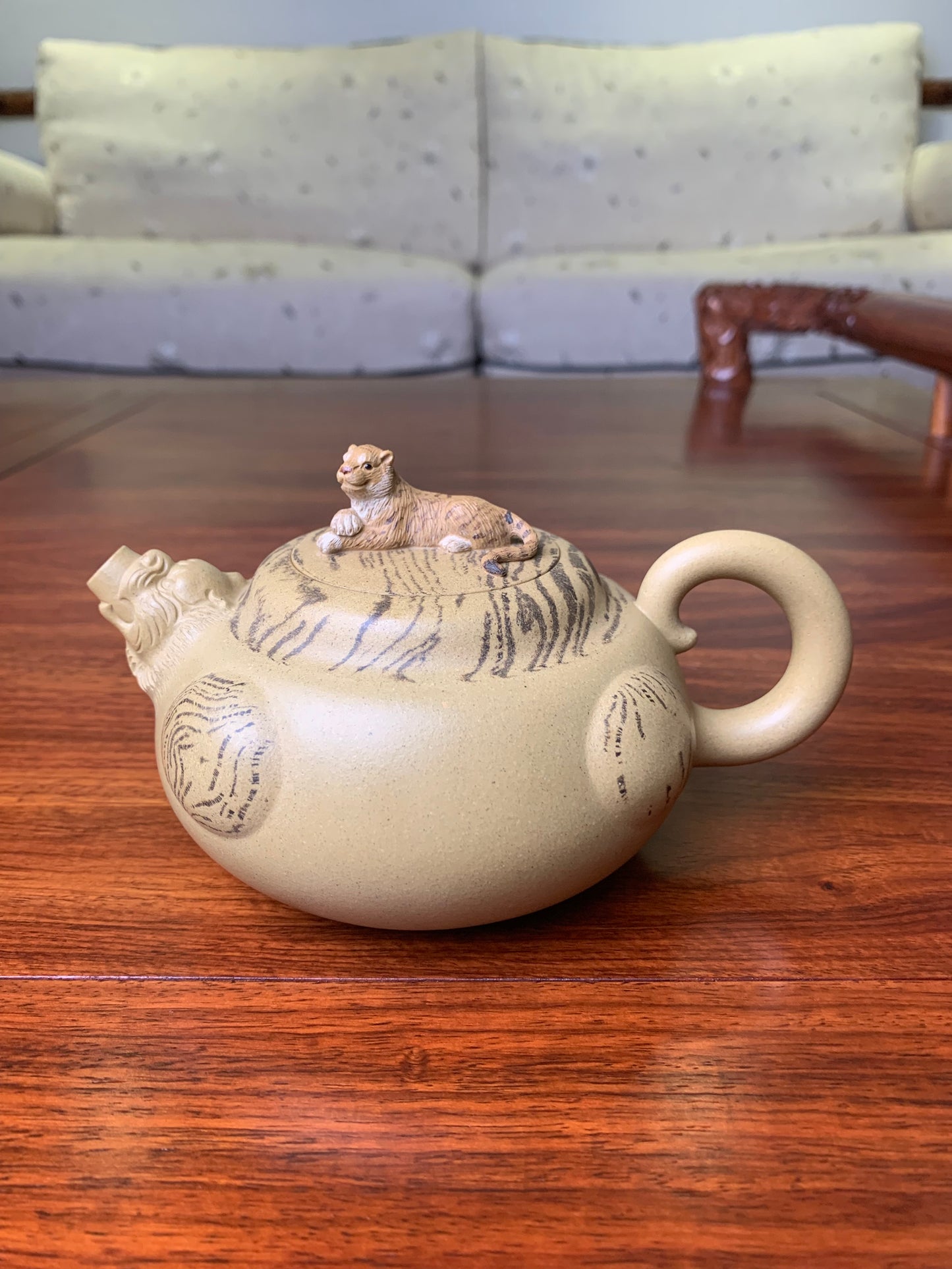 Artwork Yixing teapot tiger 300ml fully handmade