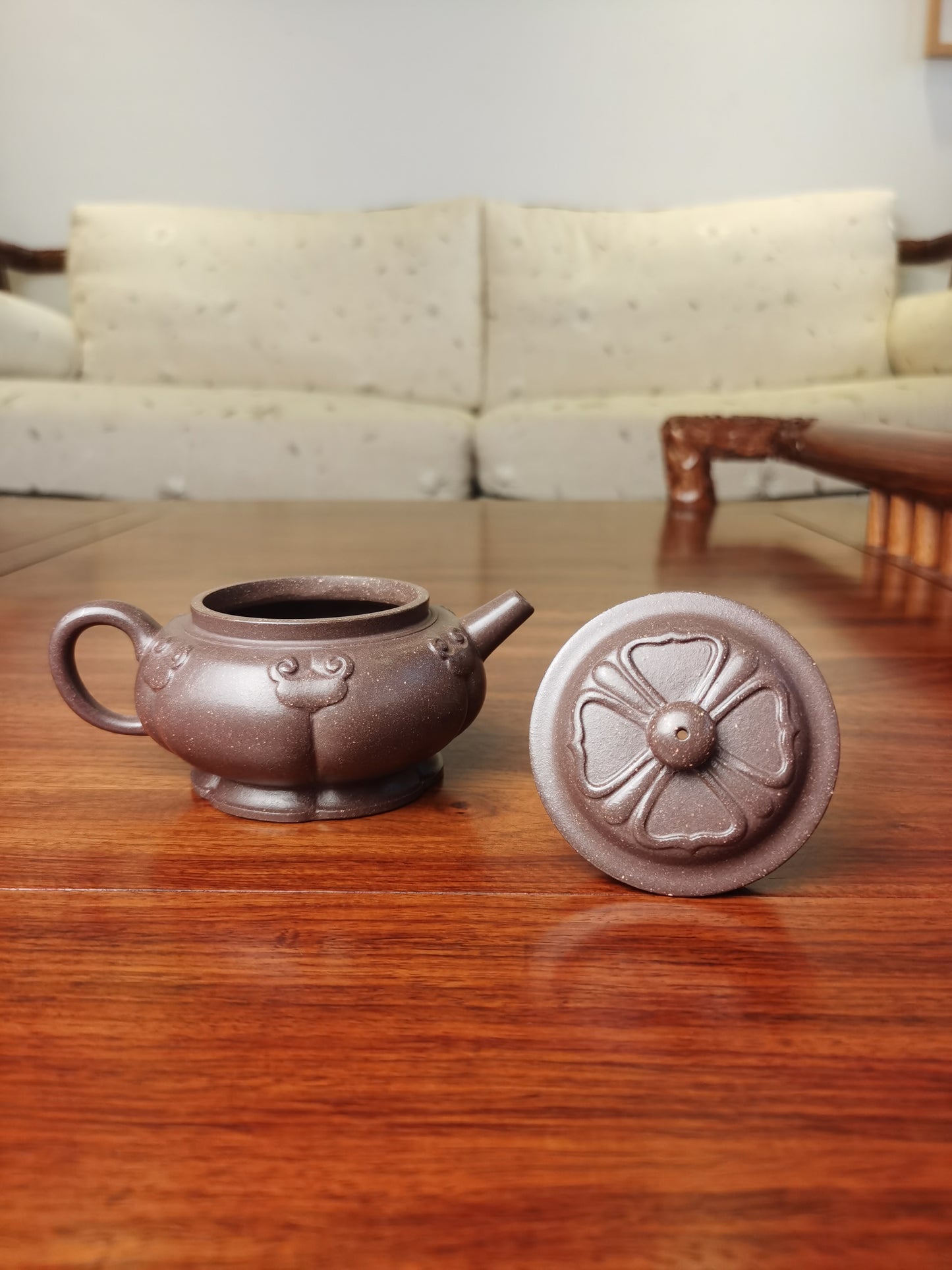 Artwork Yixing teapot Lotus Platform 180ml fully handmade