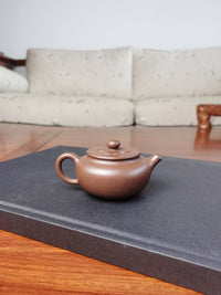 Artwork Yixing teapot Bian Shi 85ml fully handmade by Quan Hong Sun