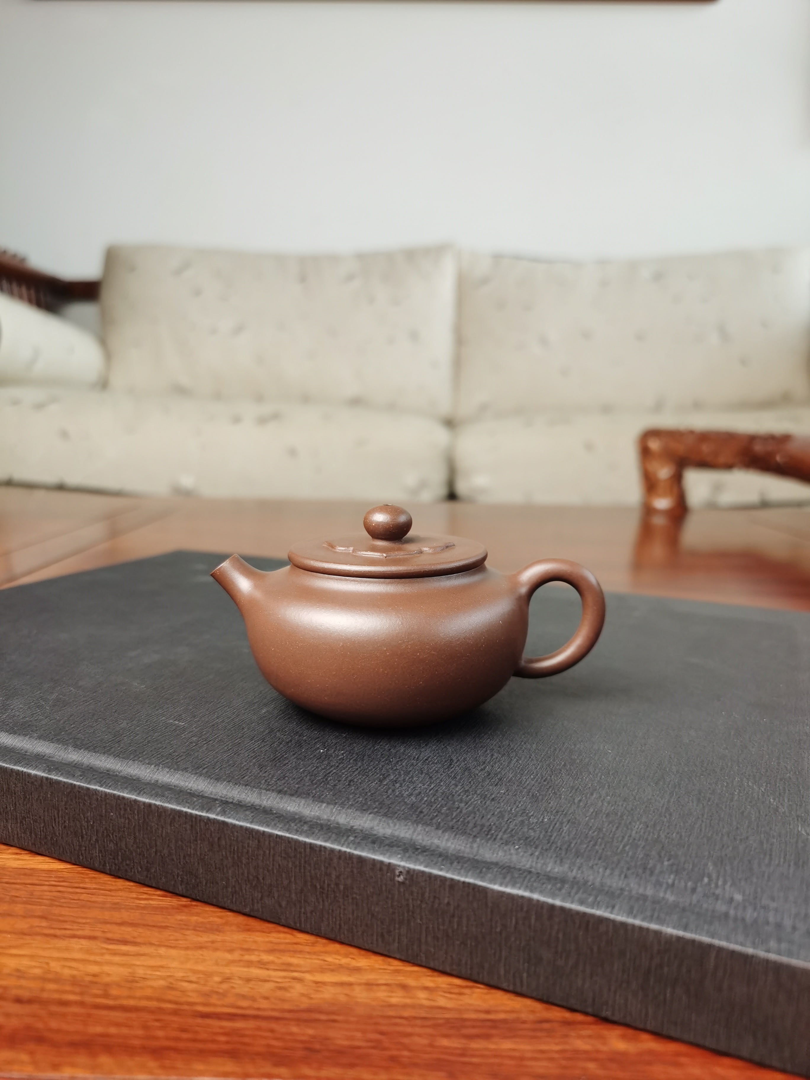 Artwork Yixing teapot Bian Shi 85ml fully handmade by Quan Hong Sun