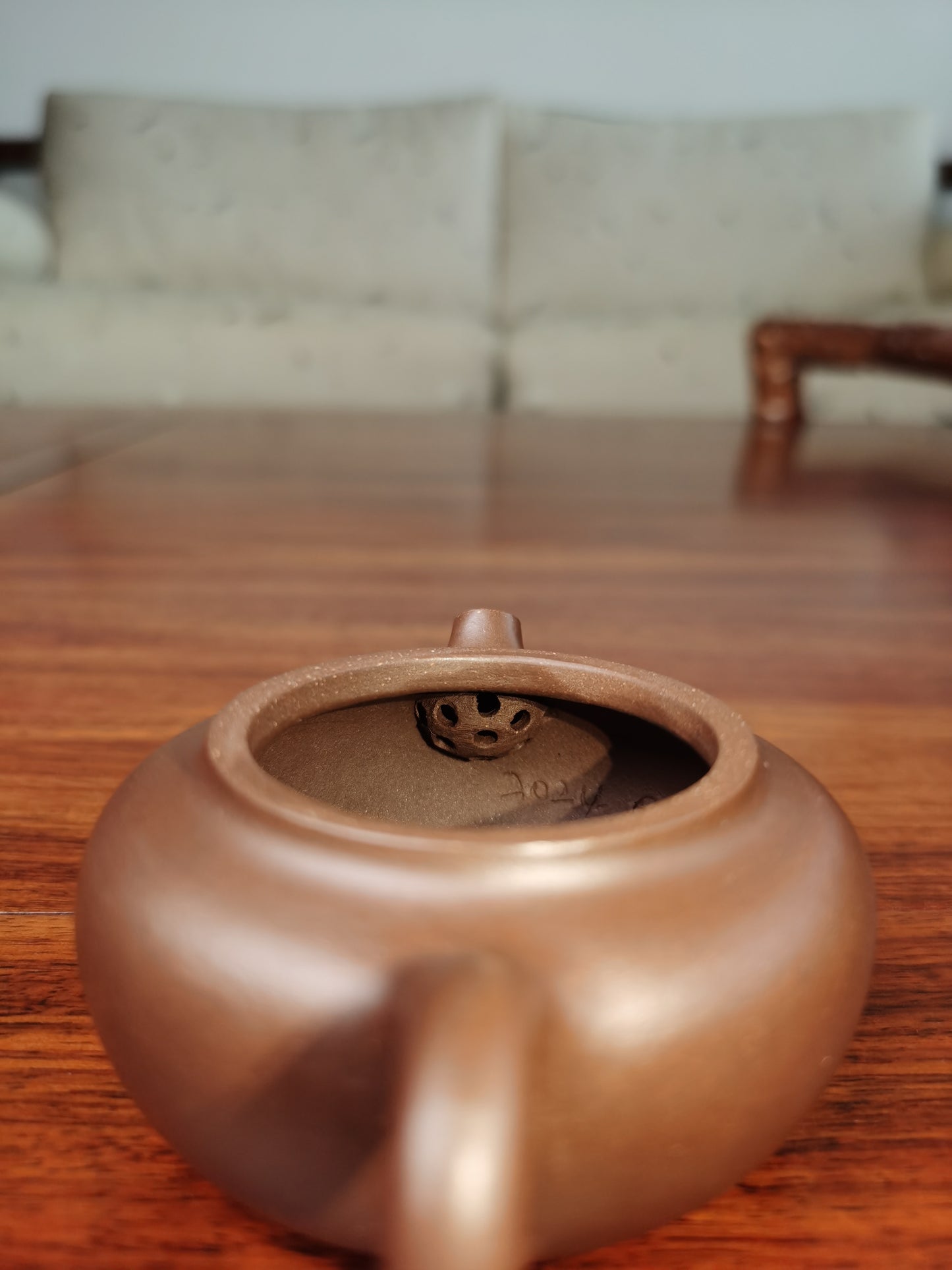 Artwork Yixing teapot Bian Shi 85ml fully handmade by Quan Hong Sun