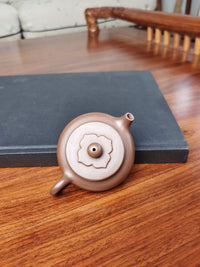 Artwork Yixing teapot Bian Shi 85ml fully handmade by Quan Hong Sun