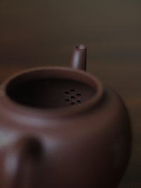 Teapot named Qiu Yun 260ml fully handmade by master Wei Ren