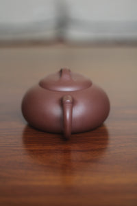 Teapot named guo qiao bian fu 280ml fully handmade by artist