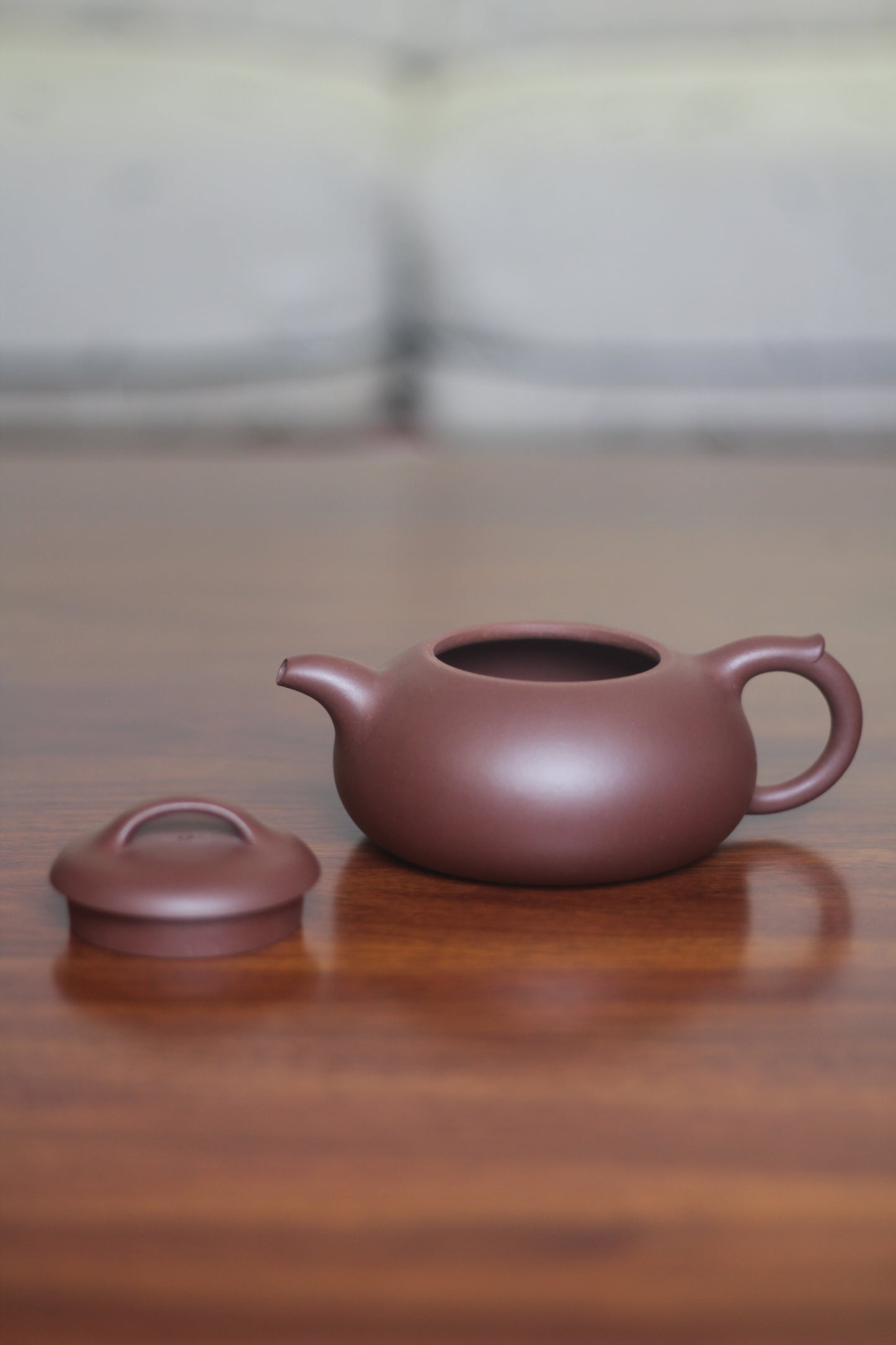 Teapot named guo qiao bian fu 280ml fully handmade by artist