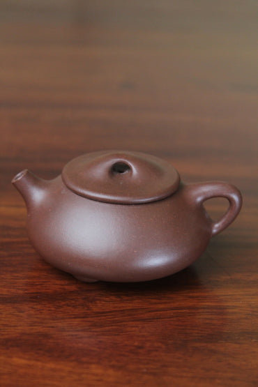 Yixing clay teapot shi piao front