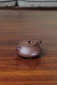 Yixing clay teapot shi piao left