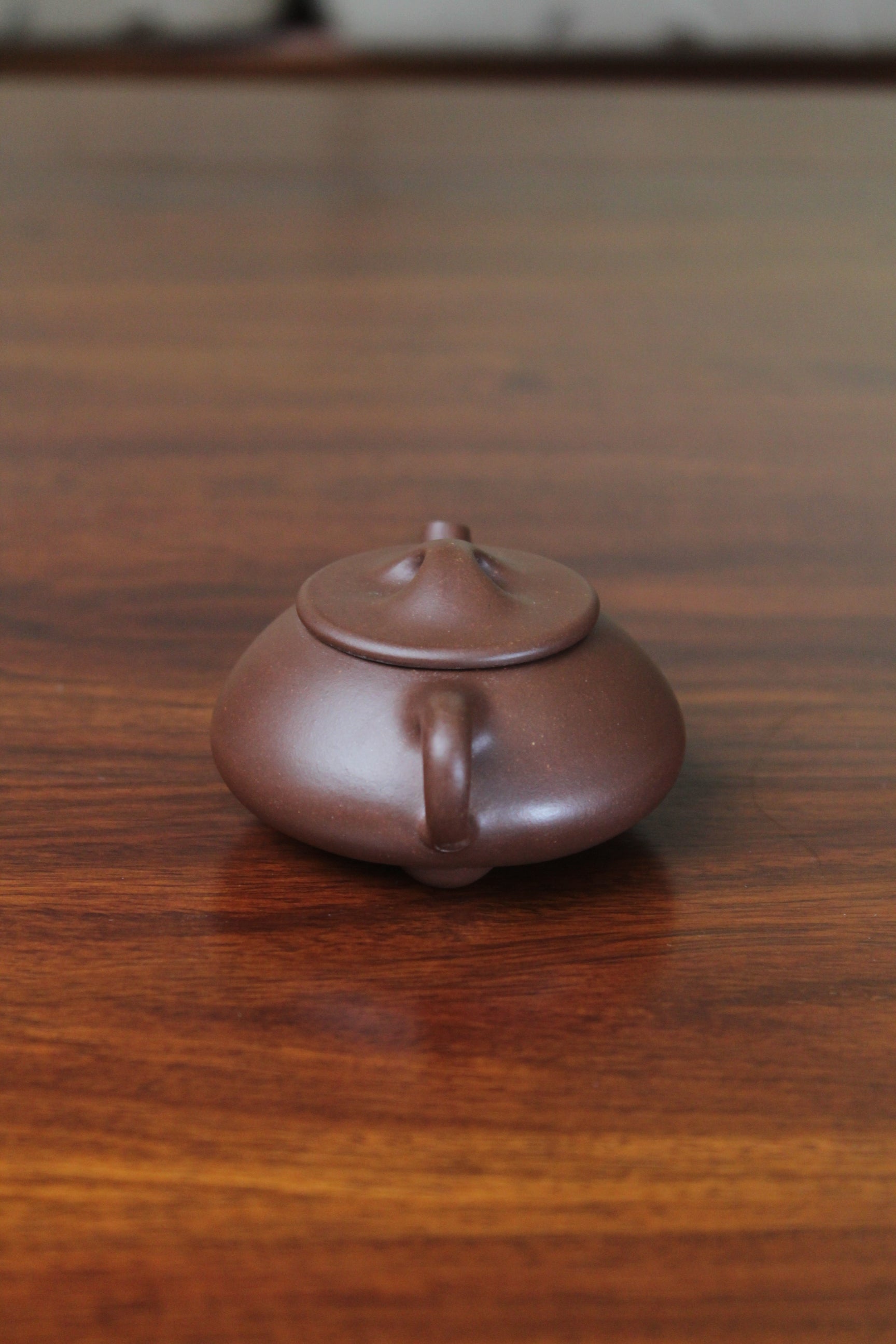 Yixing clay teapot shi piao handle