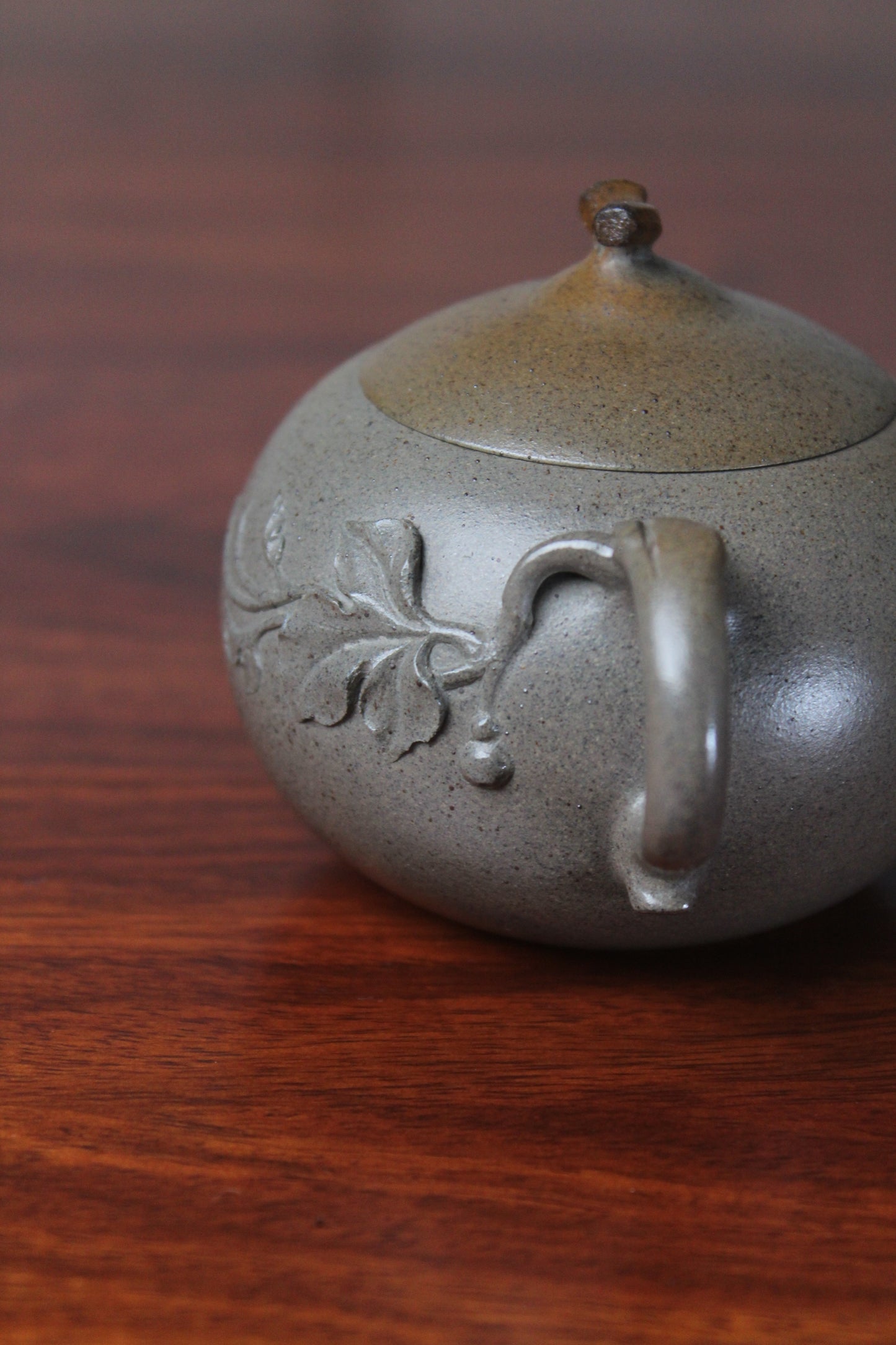 yixing teapot Hu Lu handle detail