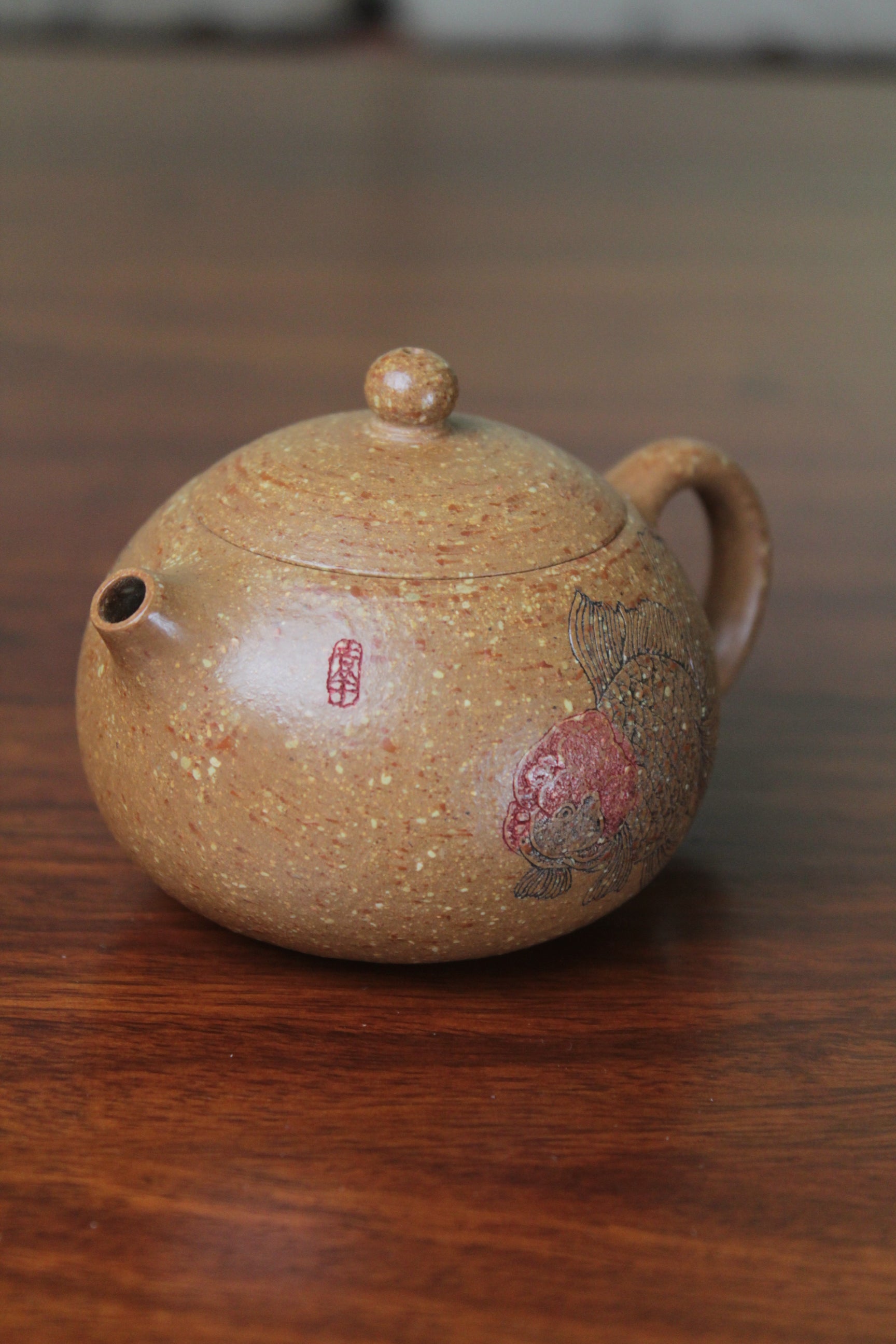 Yixing clay teapot Xi Shi right detail