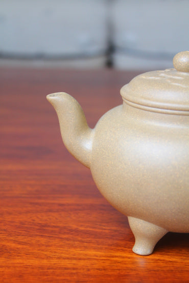 Purple clay teapot mouth