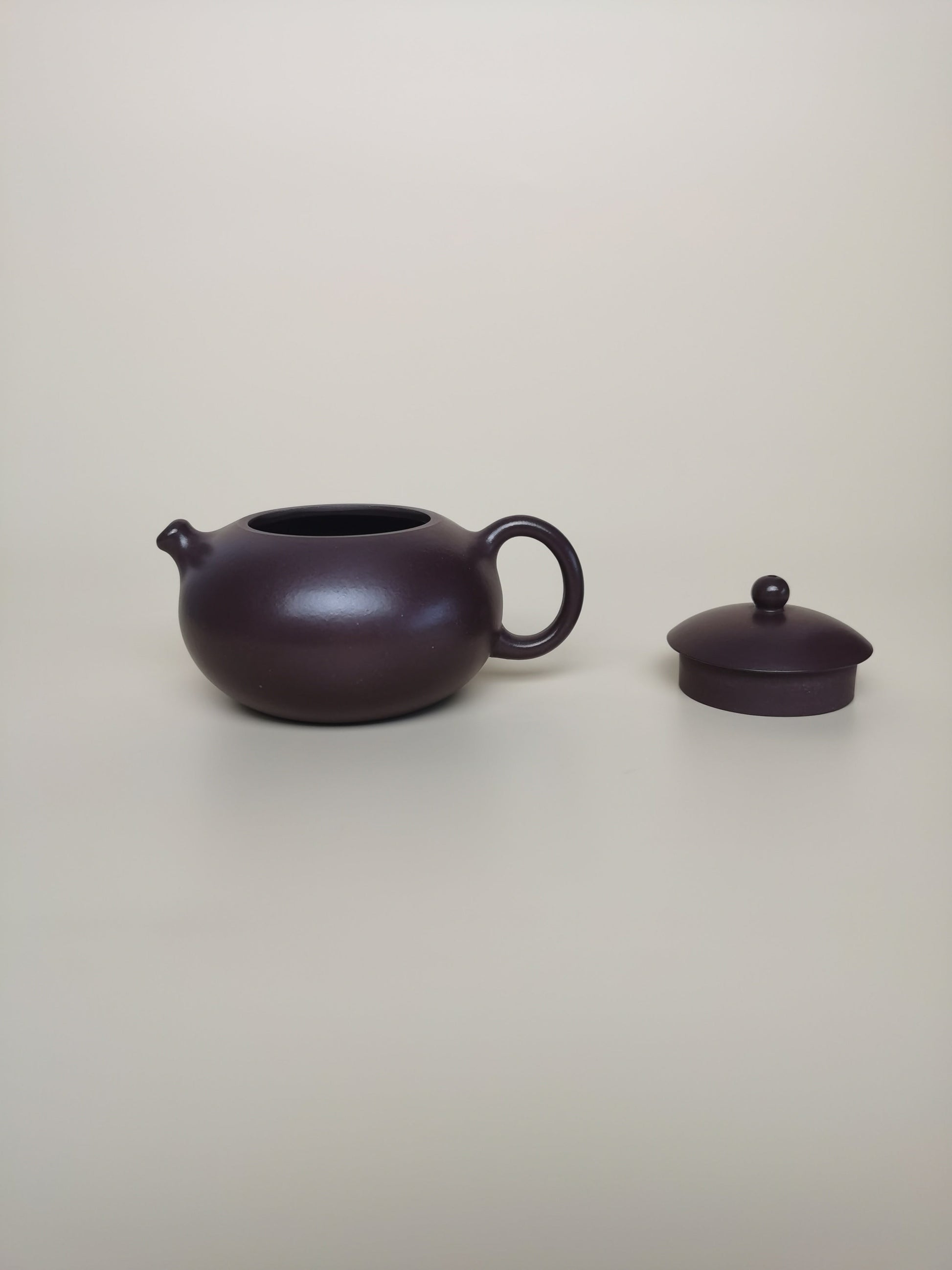 Teapots named xi Shi details