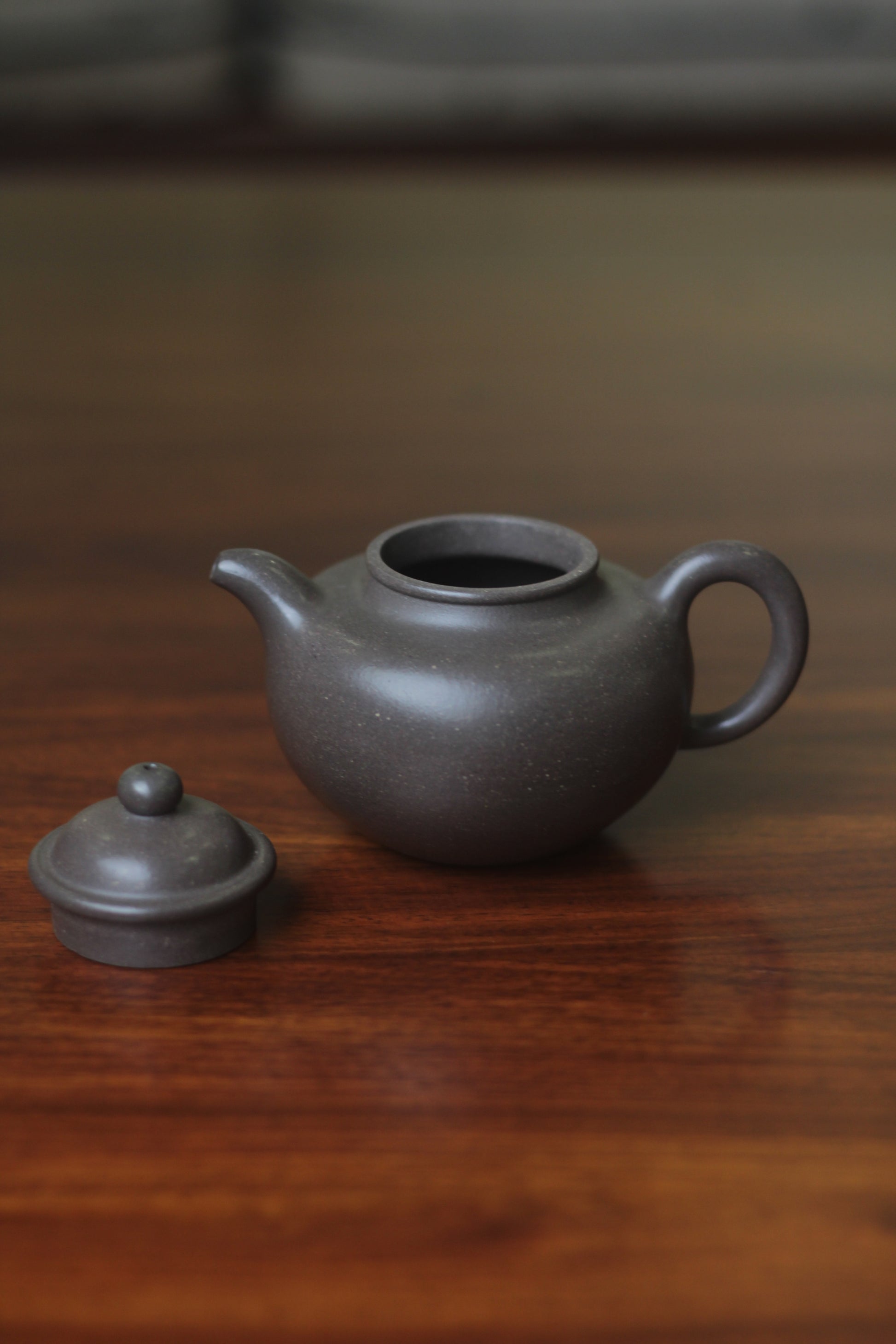 Teapots named Duo Qiu details front