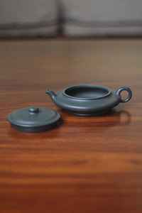 Teapots named Xu bian handmade with clay detail