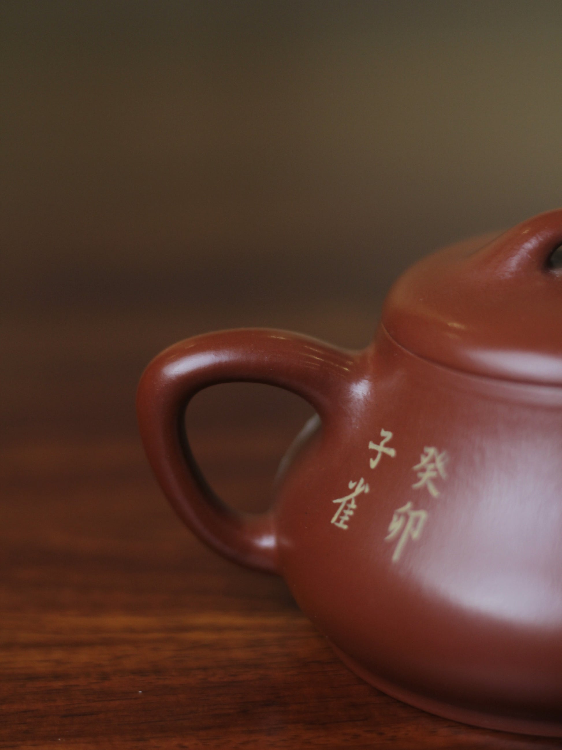 Yixing clay teapot peacock handle