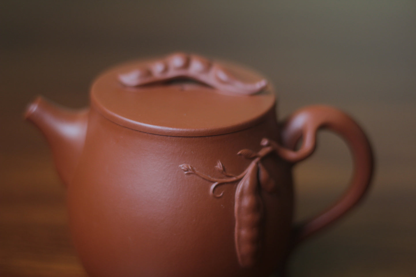 yixing teapot pea design sculpture details