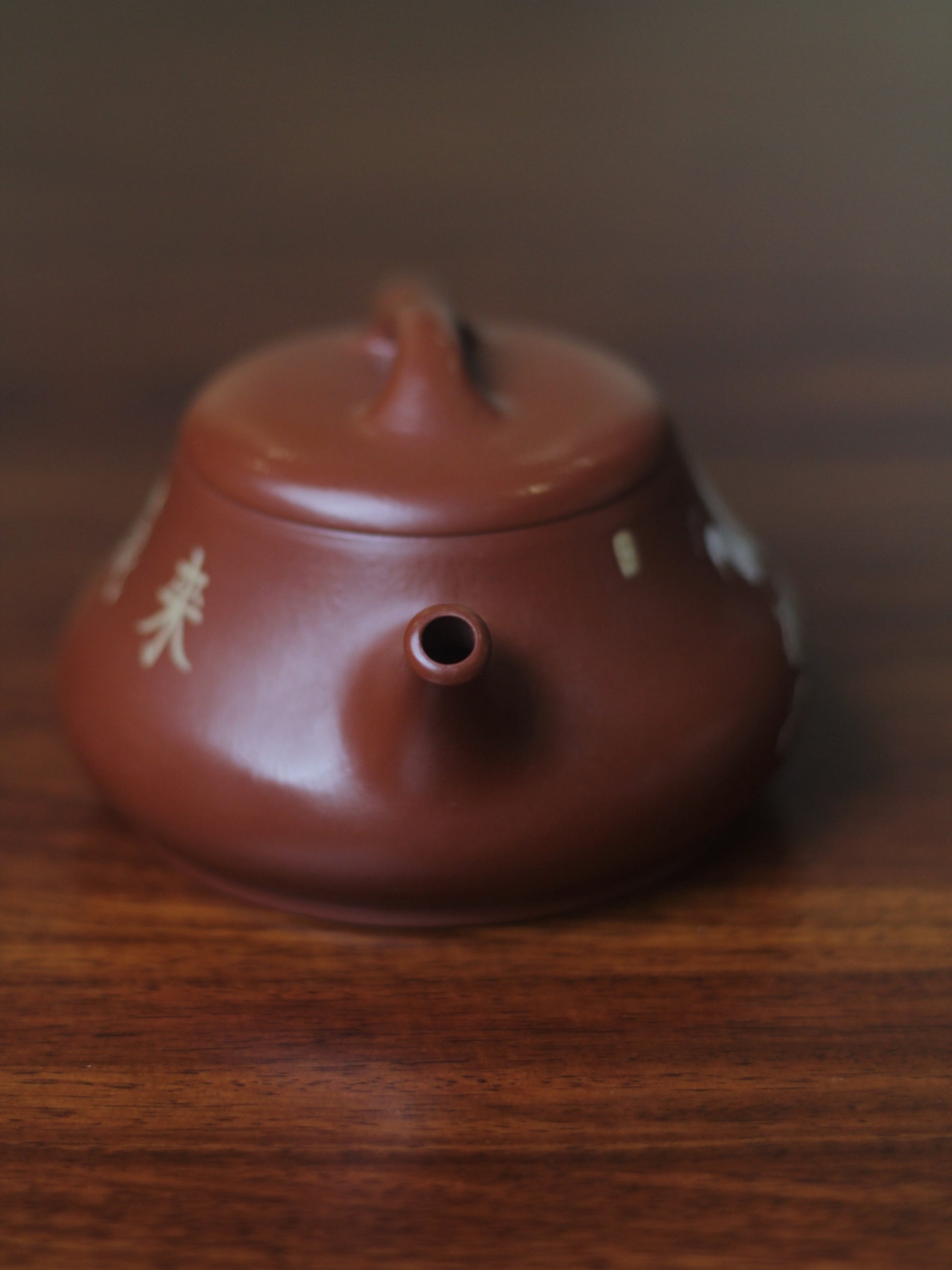 Yixing teapot peacock mouth