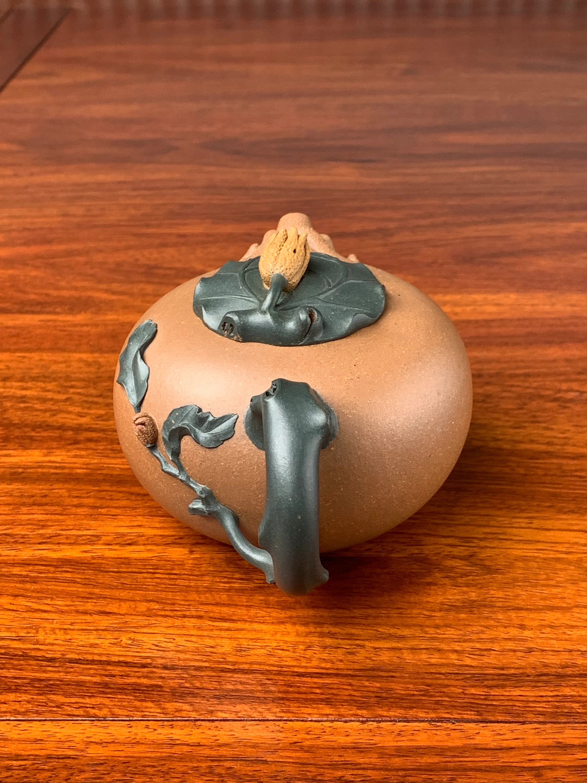 back view of the artistic yixing teapot