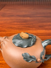 lid detail of the artistic teapot