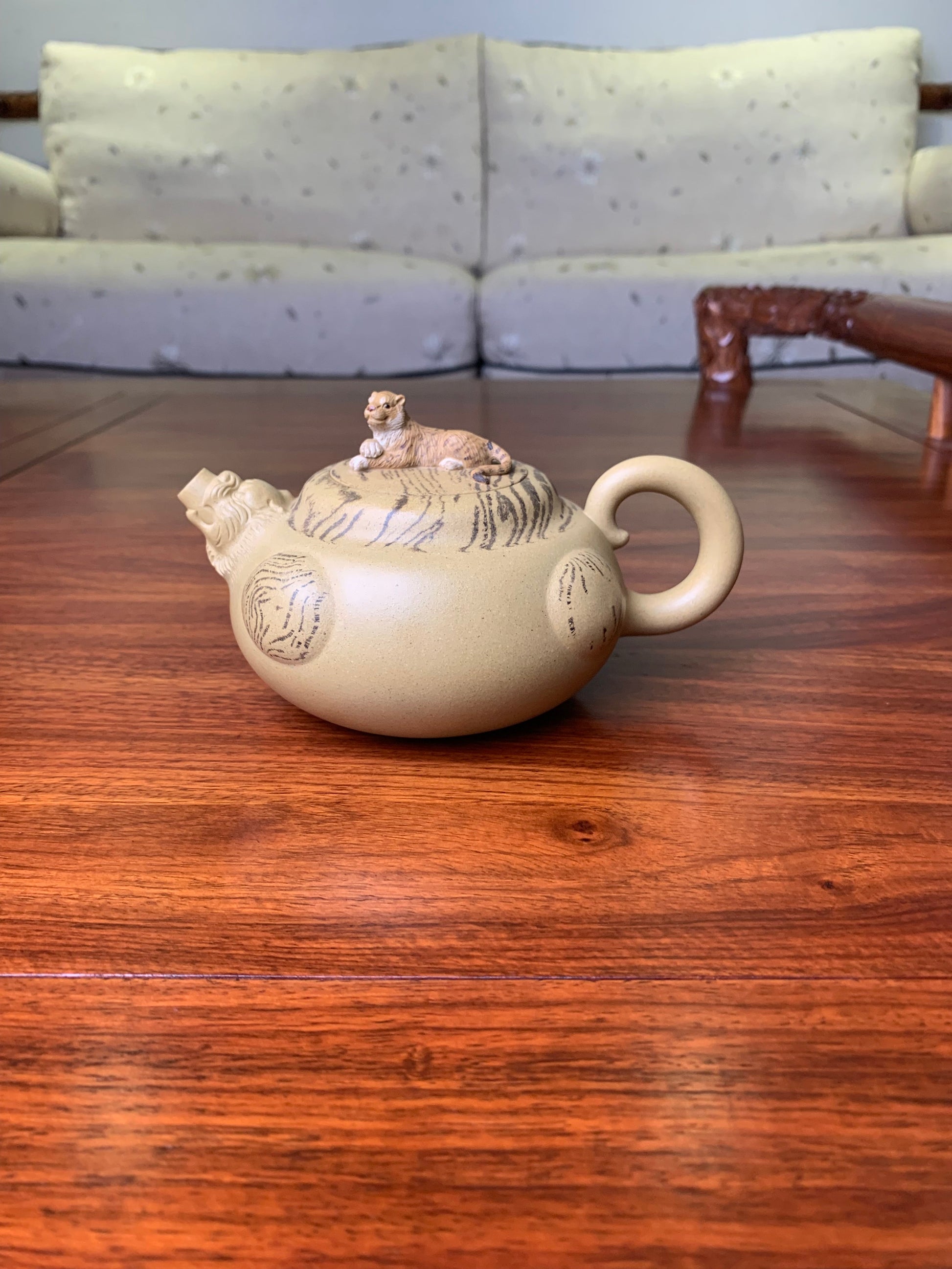 Artwork Yixing teapot tiger 300ml fully handmade - SiYuTao Teapot