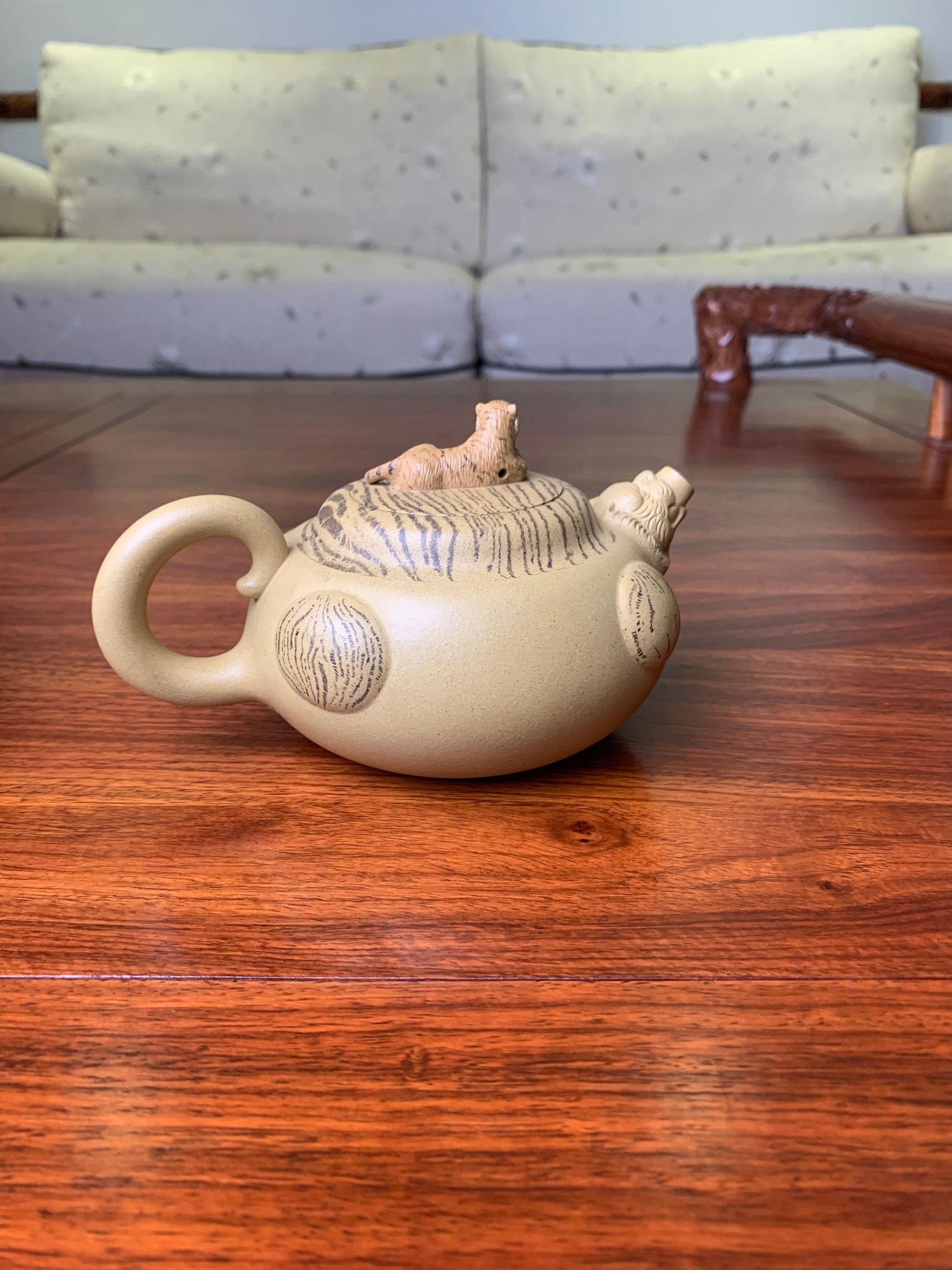 Artwork Yixing teapot tiger 300ml fully handmade - SiYuTao Teapot