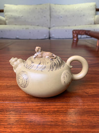 Artwork Yixing teapot tiger 300ml fully handmade - SiYuTao Teapot