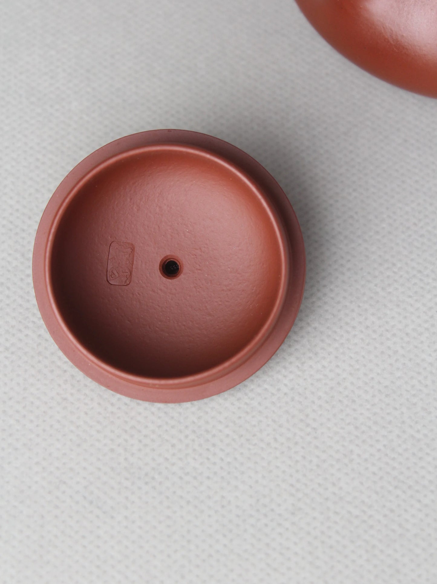 the lid of the artwork teapot "Egret," handmade by the teapot artist.