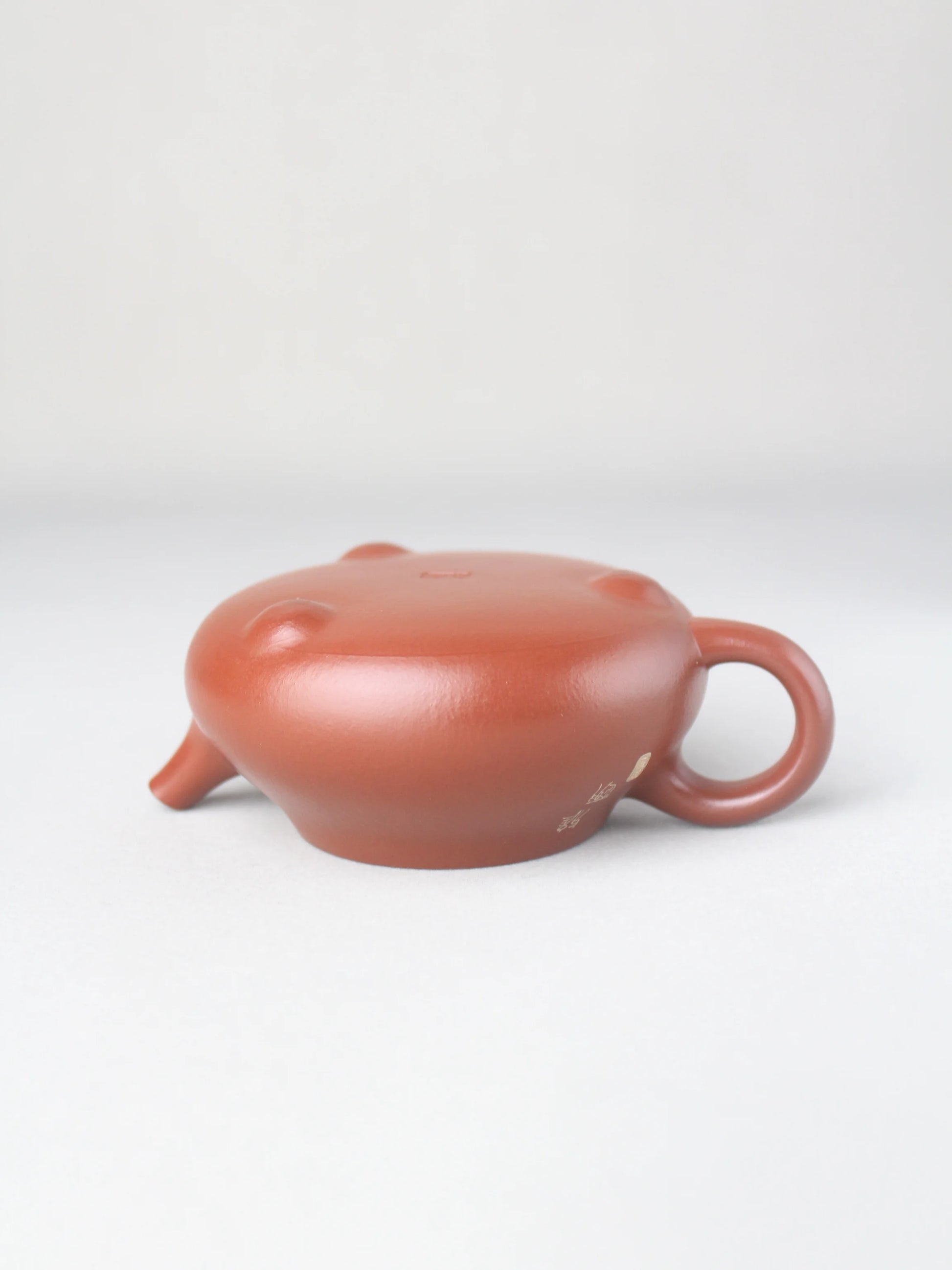 the artwork teapot named "Egret," handmade by the teapot artist