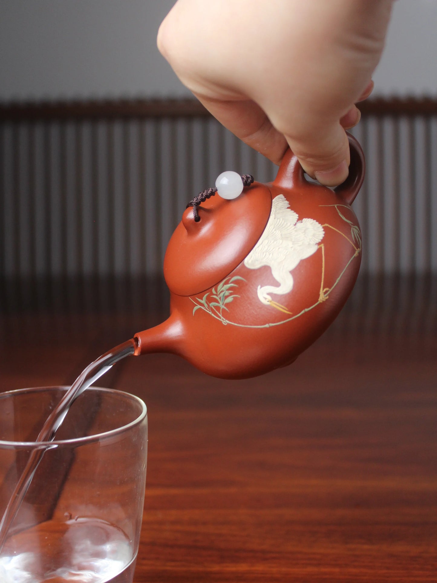 the pour of artwork teapot named "Egret"  is excellent