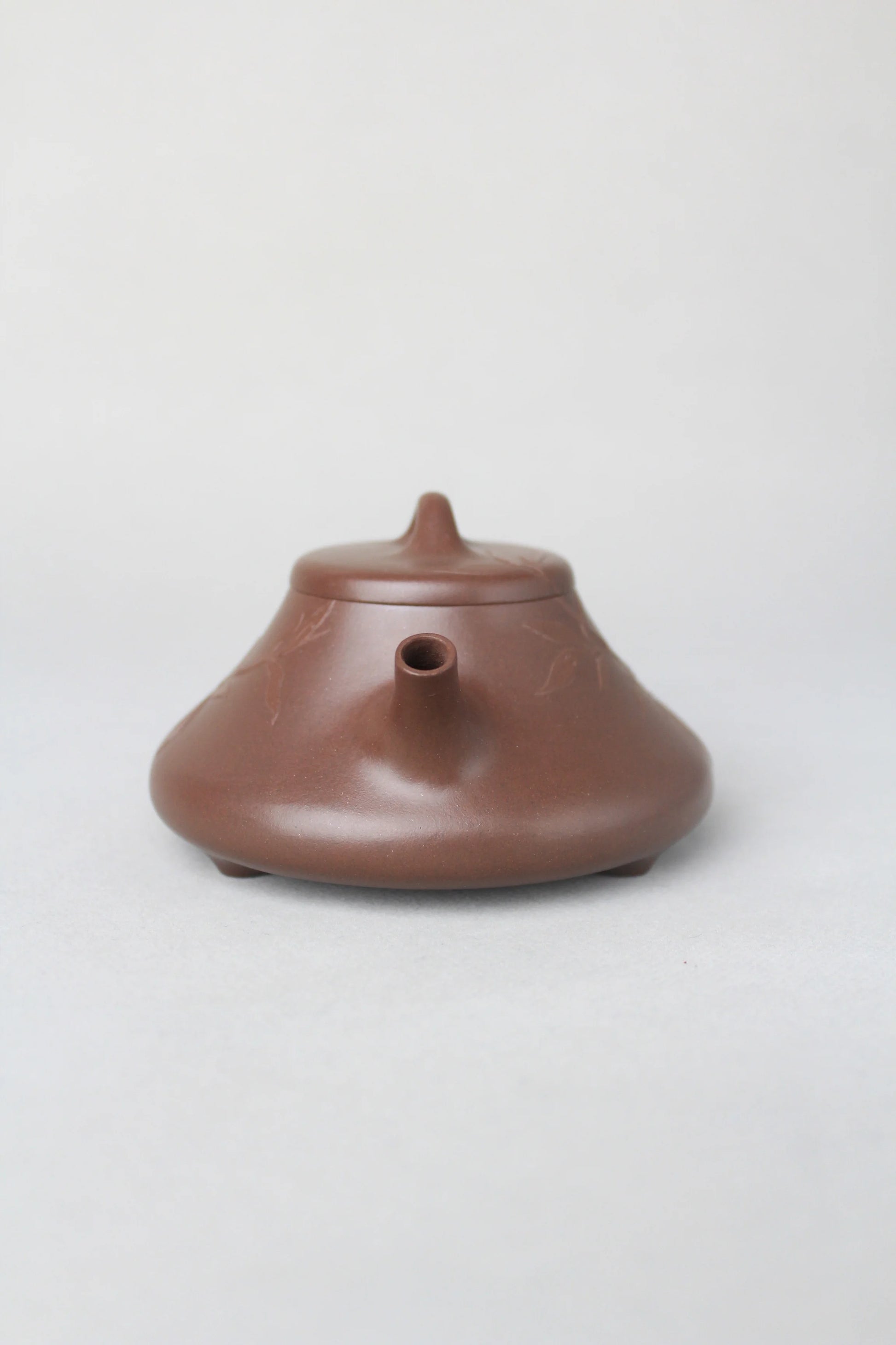 the front view of the artwork teapot shi piao