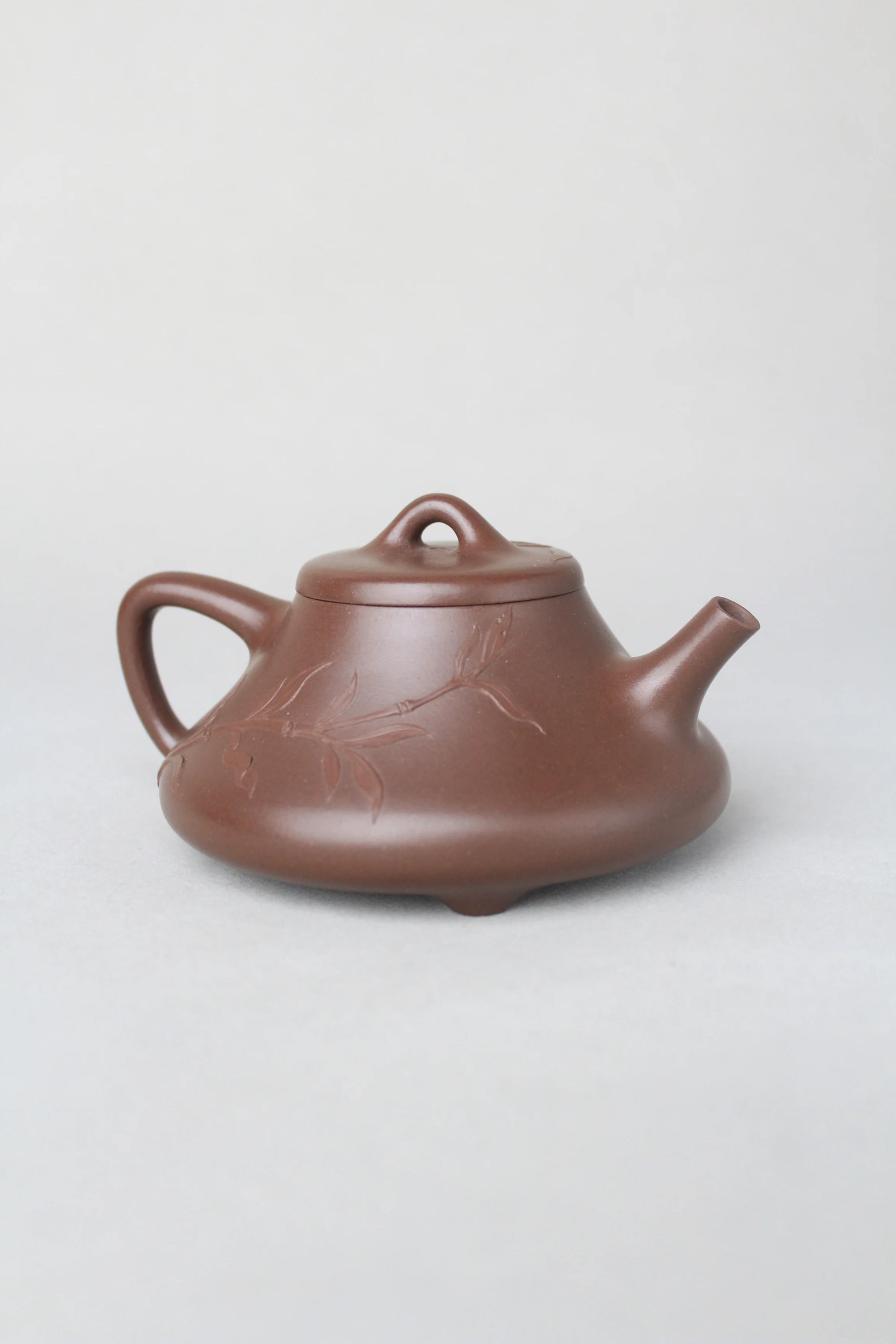 the back view of the artwork teapot shi piao