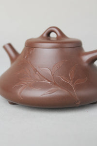 the bamboo painting on the artwork  teapot