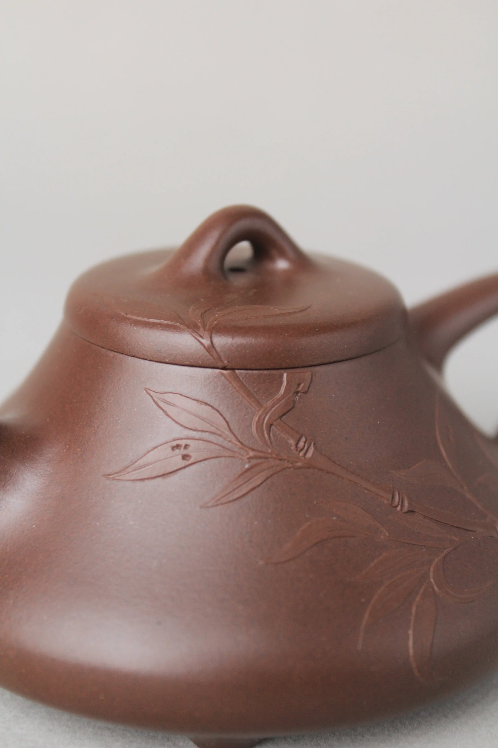 the bamboo painting on the artwork  teapot shi piao